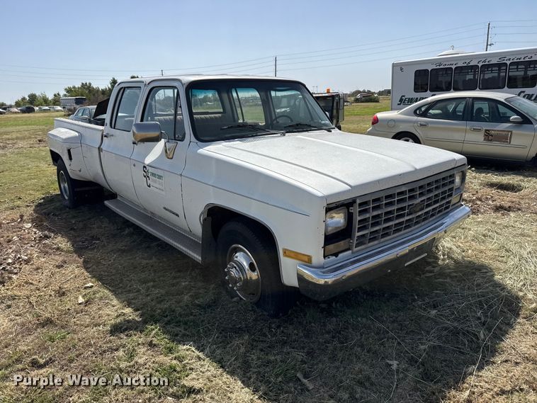 image for item EW4332 1991 Chevrolet Cheyenne 3500 Crew Cab pickup truck