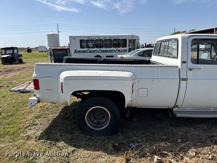 image for item EW4332 1991 Chevrolet Cheyenne 3500 Crew Cab pickup truck