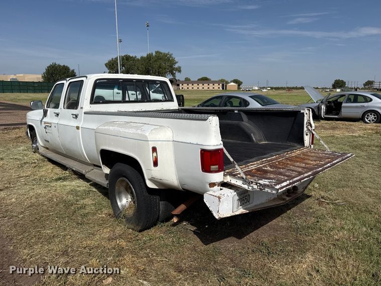 image for item EW4332 1991 Chevrolet Cheyenne 3500 Crew Cab pickup truck