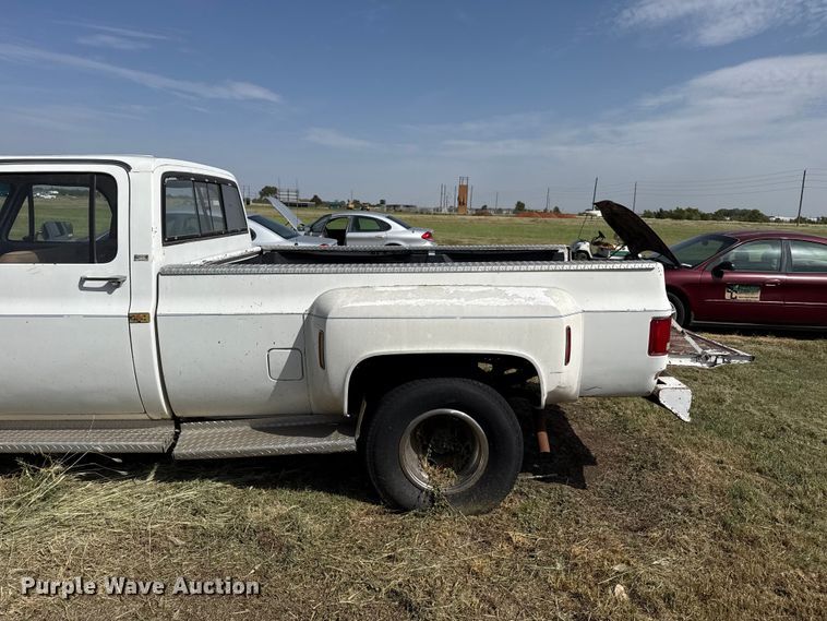 image for item EW4332 1991 Chevrolet Cheyenne 3500 Crew Cab pickup truck