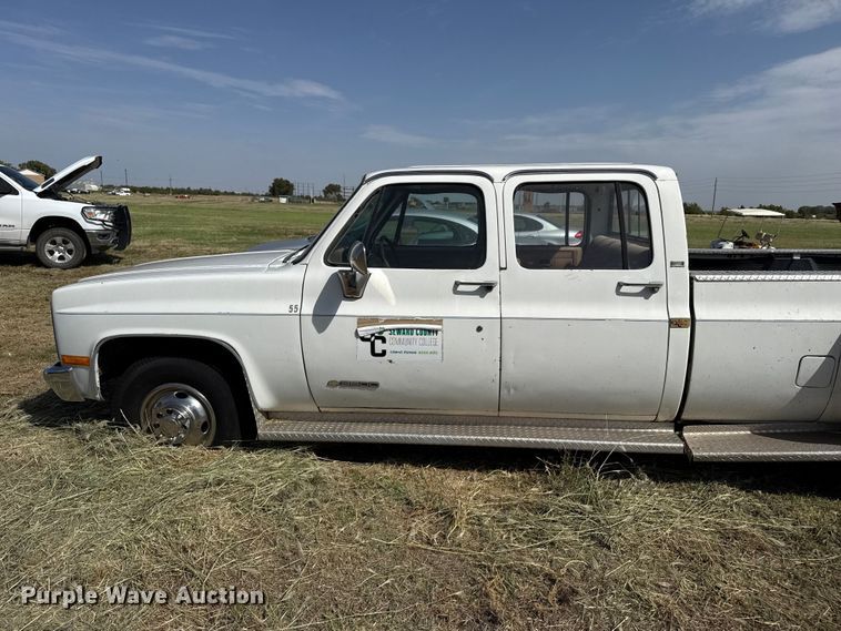 image for item EW4332 1991 Chevrolet Cheyenne 3500 Crew Cab pickup truck