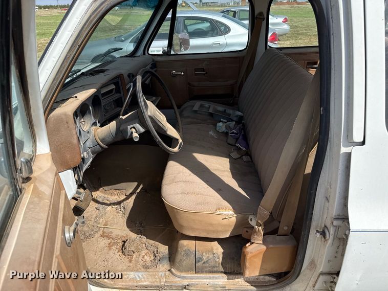 image for item EW4332 1991 Chevrolet Cheyenne 3500 Crew Cab pickup truck