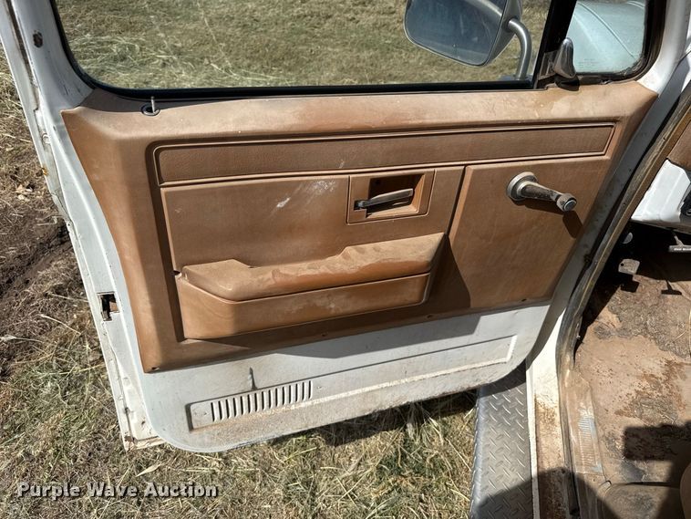 image for item EW4332 1991 Chevrolet Cheyenne 3500 Crew Cab pickup truck
