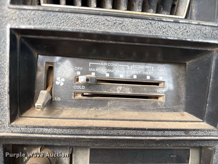 image for item EW4332 1991 Chevrolet Cheyenne 3500 Crew Cab pickup truck