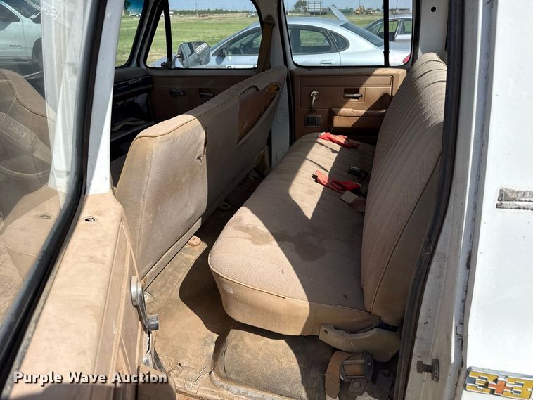 image for item EW4332 1991 Chevrolet Cheyenne 3500 Crew Cab pickup truck