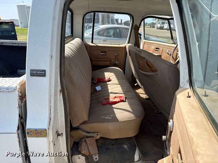 image for item EW4332 1991 Chevrolet Cheyenne 3500 Crew Cab pickup truck