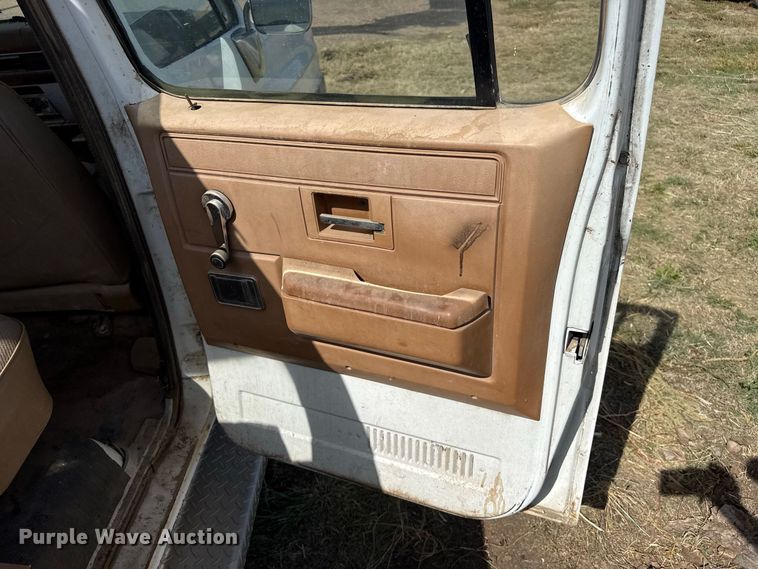 image for item EW4332 1991 Chevrolet Cheyenne 3500 Crew Cab pickup truck
