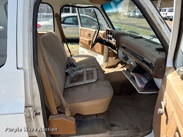 image for item EW4332 1991 Chevrolet Cheyenne 3500 Crew Cab pickup truck