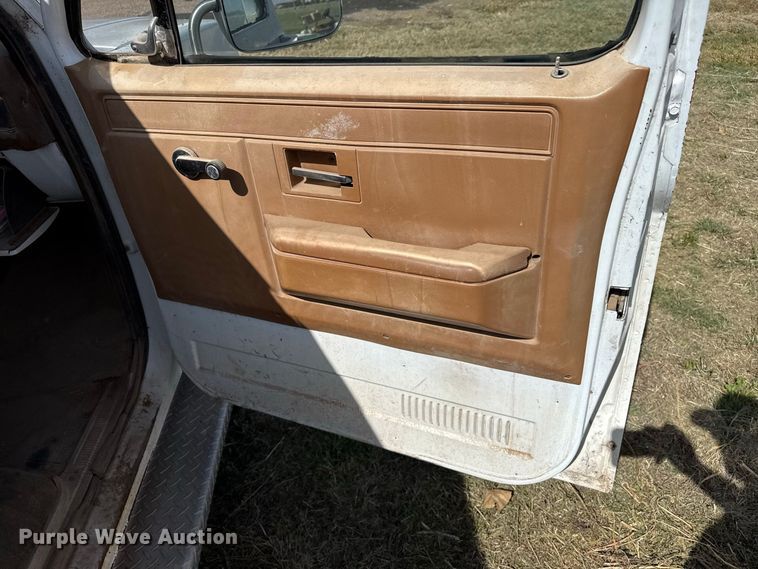 image for item EW4332 1991 Chevrolet Cheyenne 3500 Crew Cab pickup truck