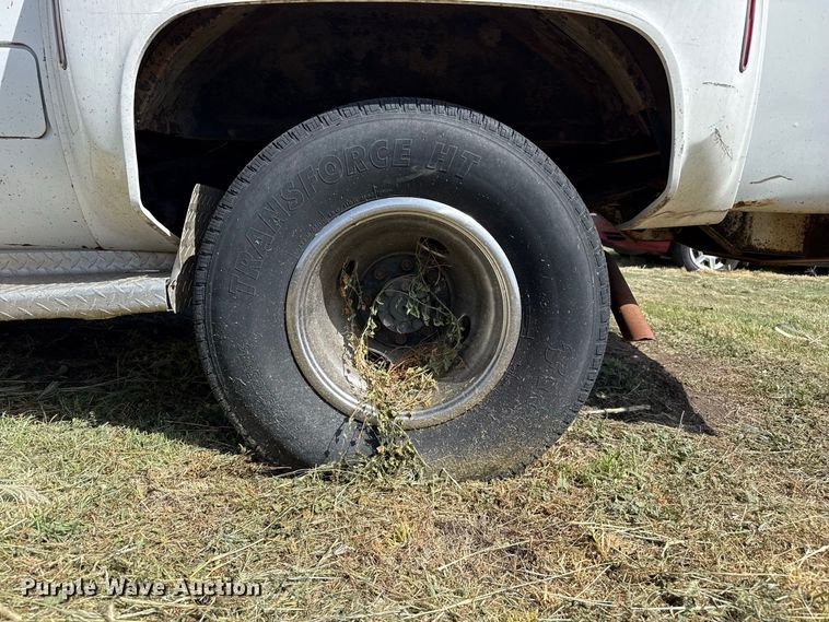 image for item EW4332 1991 Chevrolet Cheyenne 3500 Crew Cab pickup truck