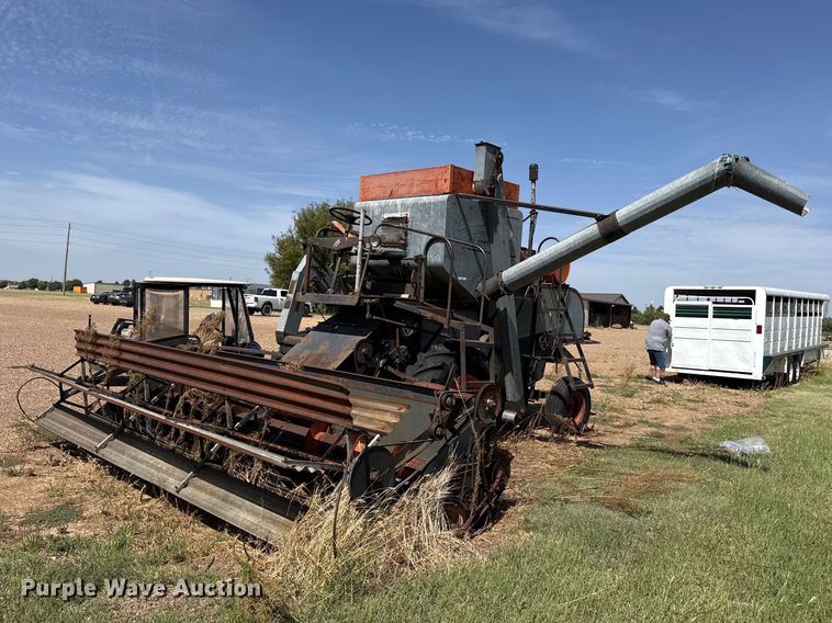 image for item EW4341 Gleaner Baldwin combine