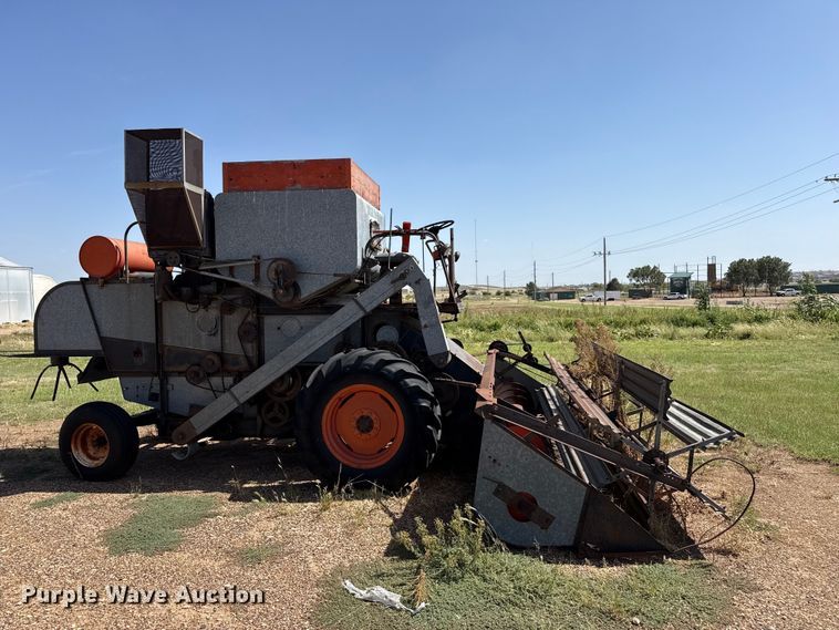 image for item EW4341 Gleaner Baldwin combine