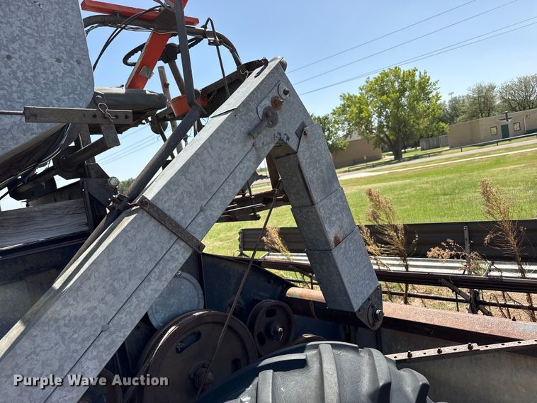 image for item EW4341 Gleaner Baldwin combine
