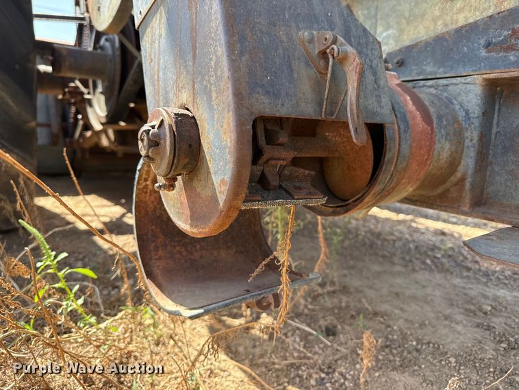 image for item EW4341 Gleaner Baldwin combine