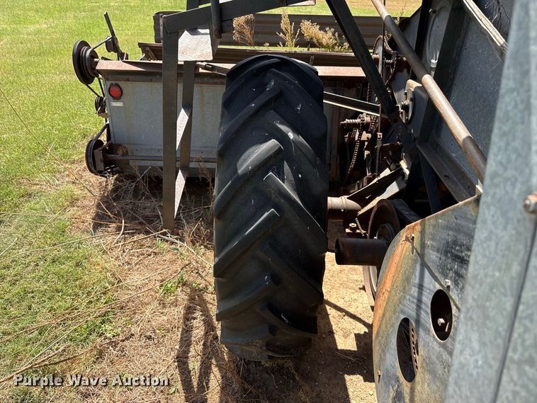 image for item EW4341 Gleaner Baldwin combine