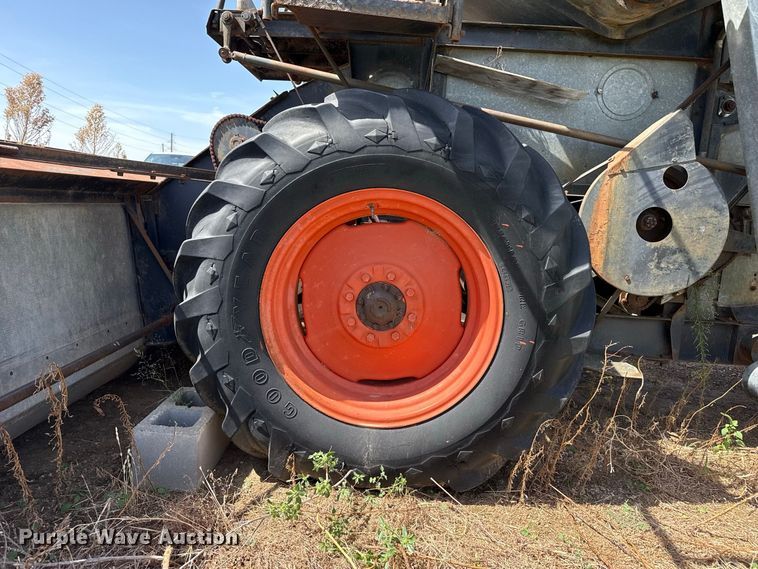 image for item EW4341 Gleaner Baldwin combine