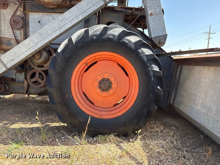 image for item EW4341 Gleaner Baldwin combine