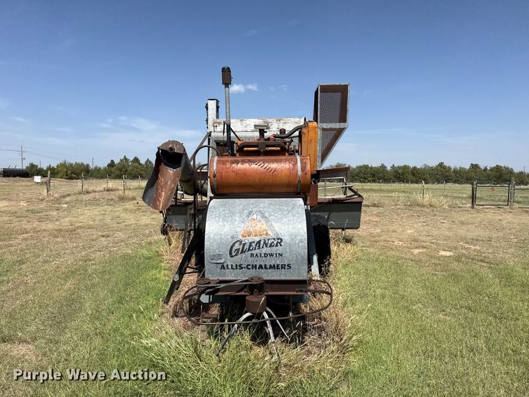 image for item EW4346 Gleaner Baldwin combine
