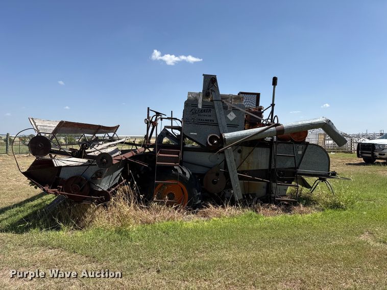 image for item EW4346 Gleaner Baldwin combine
