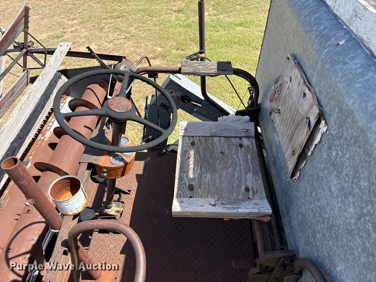 image for item EW4346 Gleaner Baldwin combine