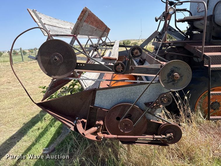 image for item EW4346 Gleaner Baldwin combine
