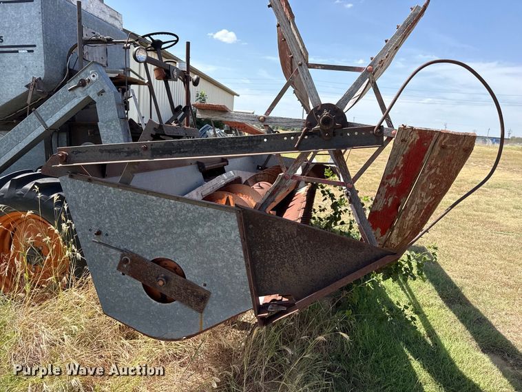 image for item EW4346 Gleaner Baldwin combine