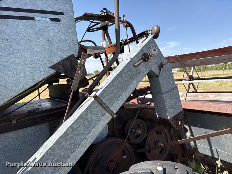 image for item EW4346 Gleaner Baldwin combine