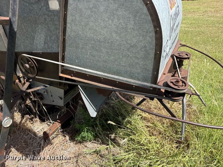 image for item EW4346 Gleaner Baldwin combine
