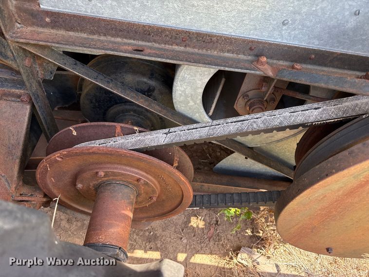image for item EW4346 Gleaner Baldwin combine