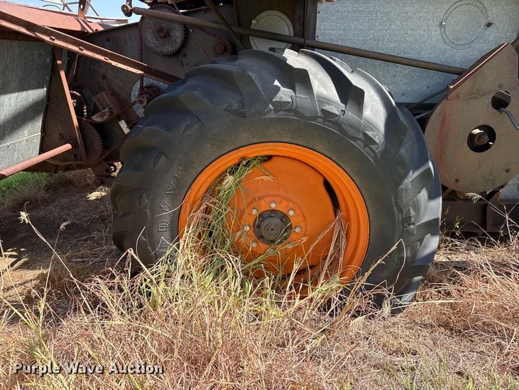 image for item EW4346 Gleaner Baldwin combine