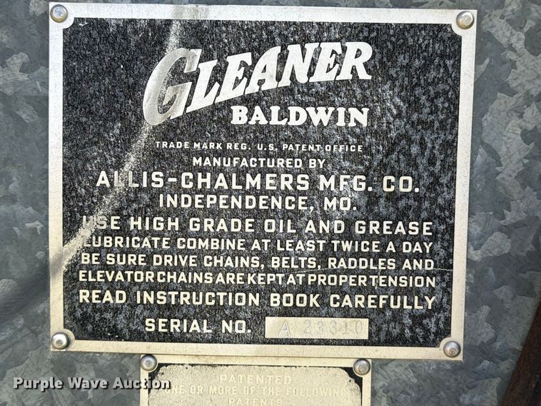 image for item EW4346 Gleaner Baldwin combine