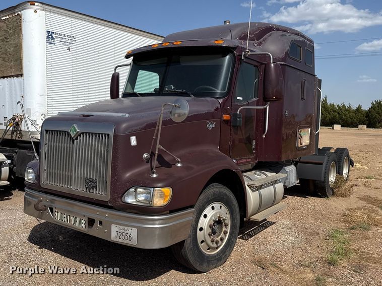 image for item EW4347 2000 International 9200i semi truck