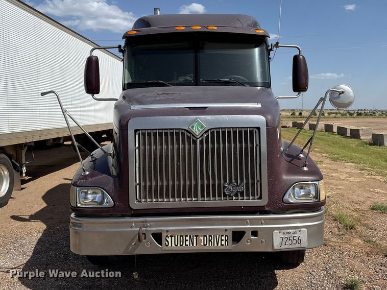 image for item EW4347 2000 International 9200i semi truck