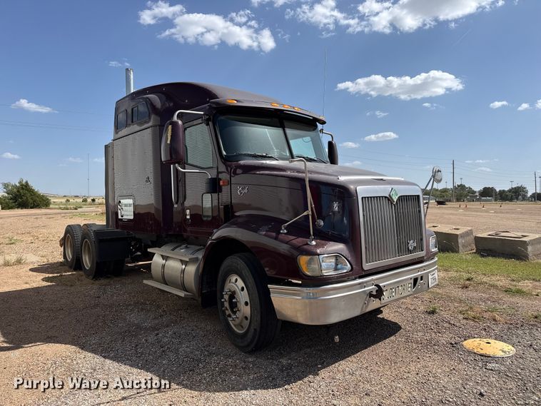 image for item EW4347 2000 International 9200i semi truck