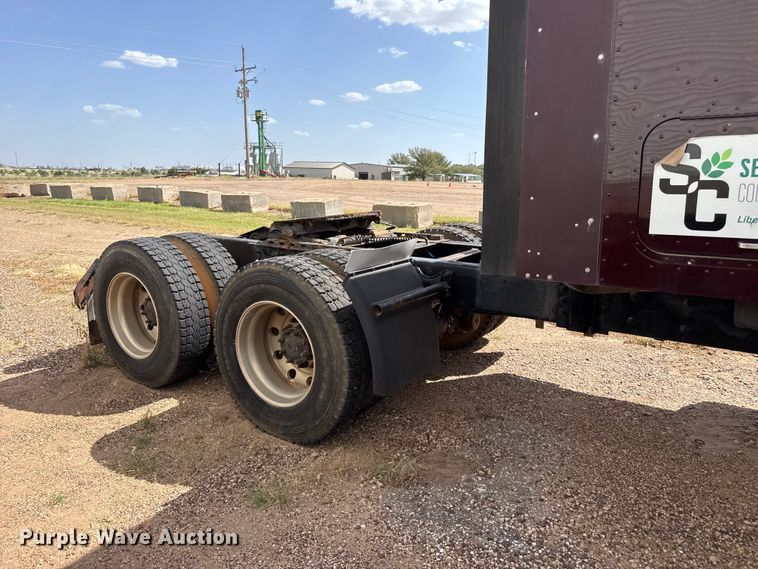 image for item EW4347 2000 International 9200i semi truck