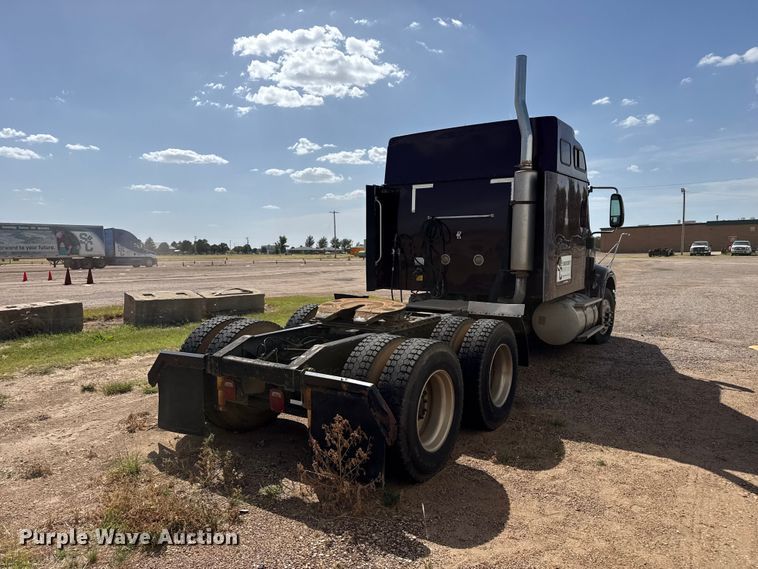 image for item EW4347 2000 International 9200i semi truck