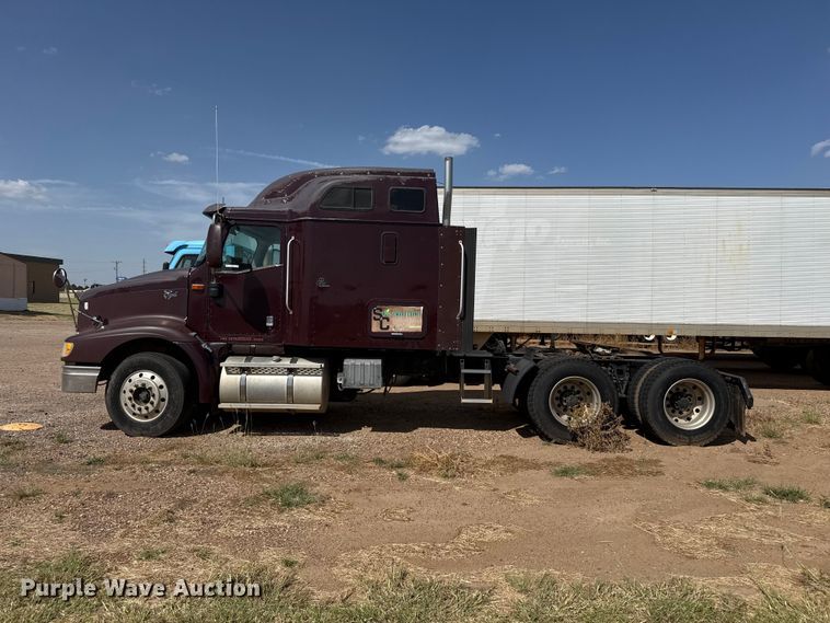 image for item EW4347 2000 International 9200i semi truck