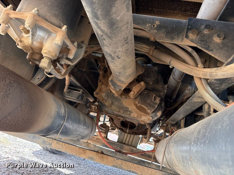 image for item EW4347 2000 International 9200i semi truck