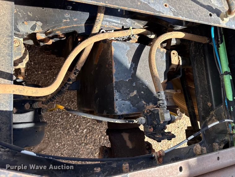 image for item EW4347 2000 International 9200i semi truck