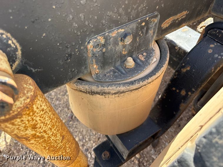 image for item EW4347 2000 International 9200i semi truck