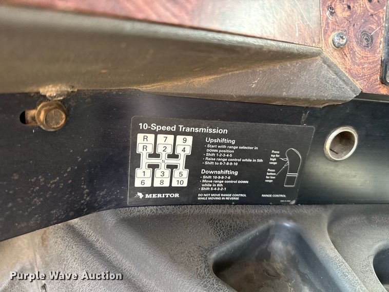 image for item EW4347 2000 International 9200i semi truck