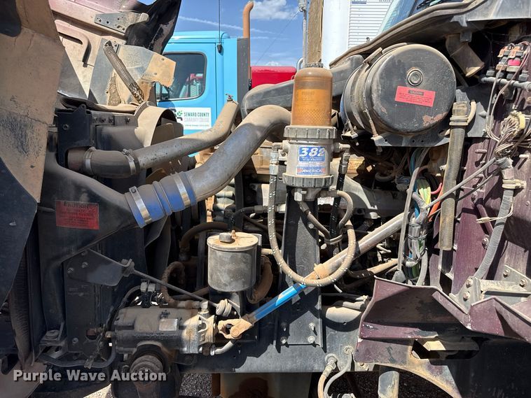 image for item EW4347 2000 International 9200i semi truck