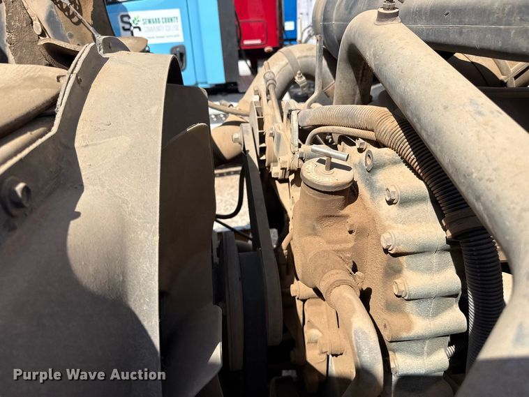image for item EW4347 2000 International 9200i semi truck