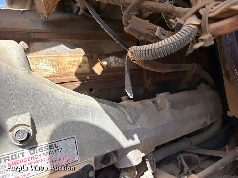 image for item EW4347 2000 International 9200i semi truck