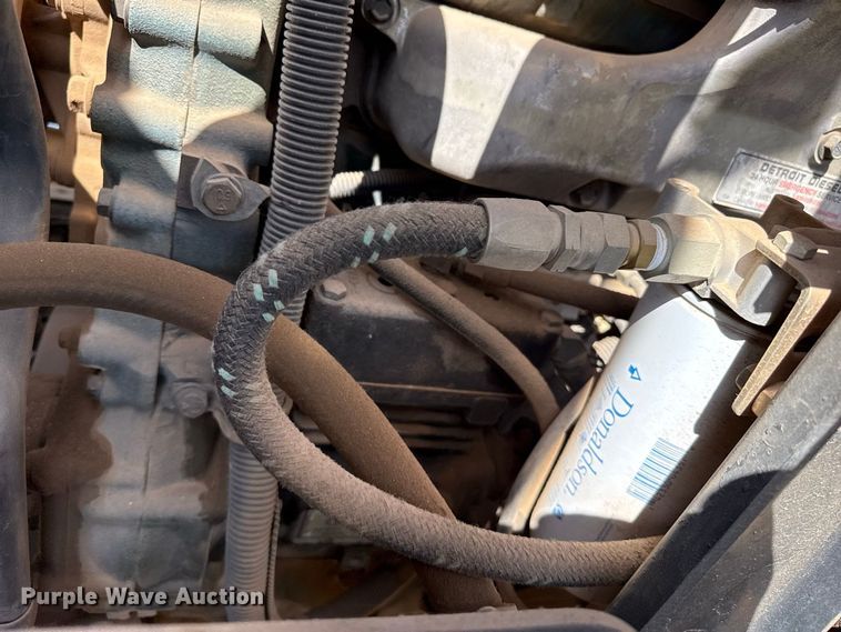 image for item EW4347 2000 International 9200i semi truck