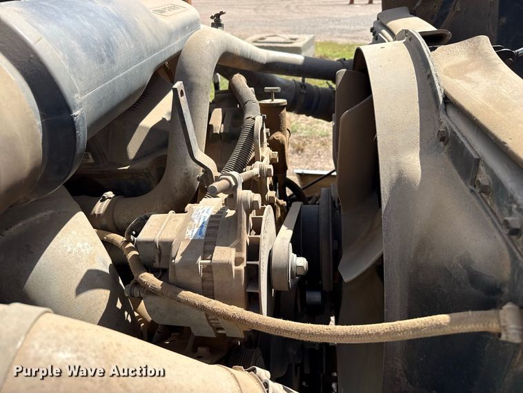 image for item EW4347 2000 International 9200i semi truck