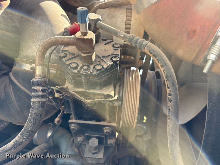 image for item EW4347 2000 International 9200i semi truck