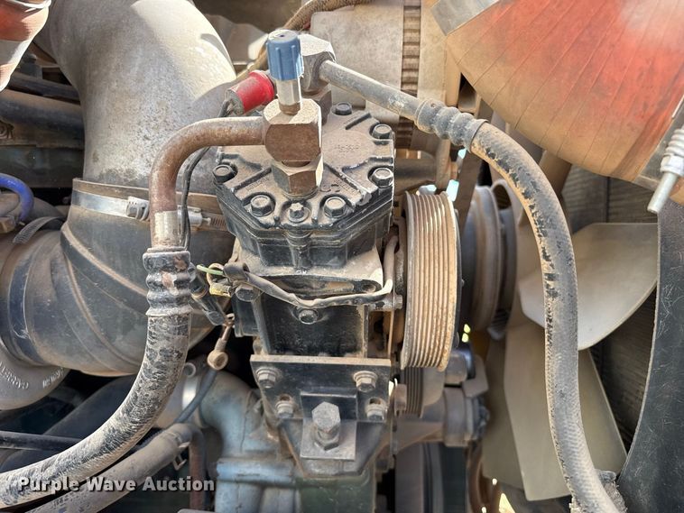 image for item EW4347 2000 International 9200i semi truck