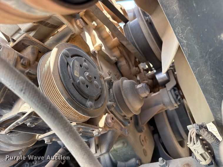 image for item EW4347 2000 International 9200i semi truck