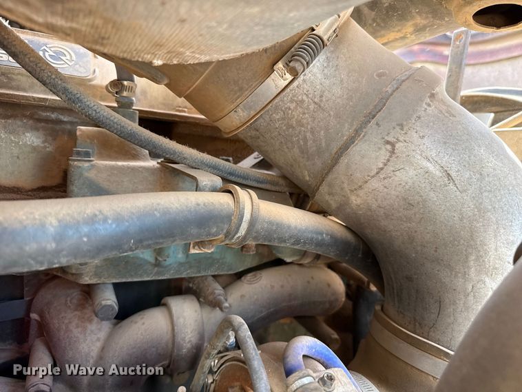 image for item EW4347 2000 International 9200i semi truck